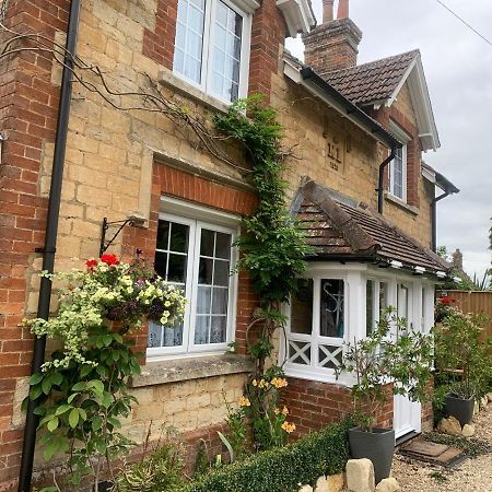 Studley  Sunshine Cottage المظهر الخارجي الصورة